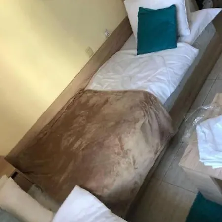 아파트 Cute Apt, Pollo 써니비치